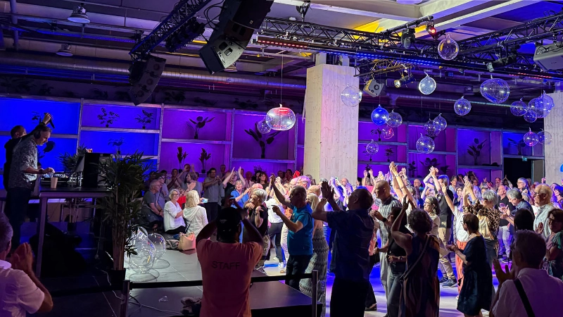Des personnes âgées à la soirée disco ESC 60+ à Bâle.